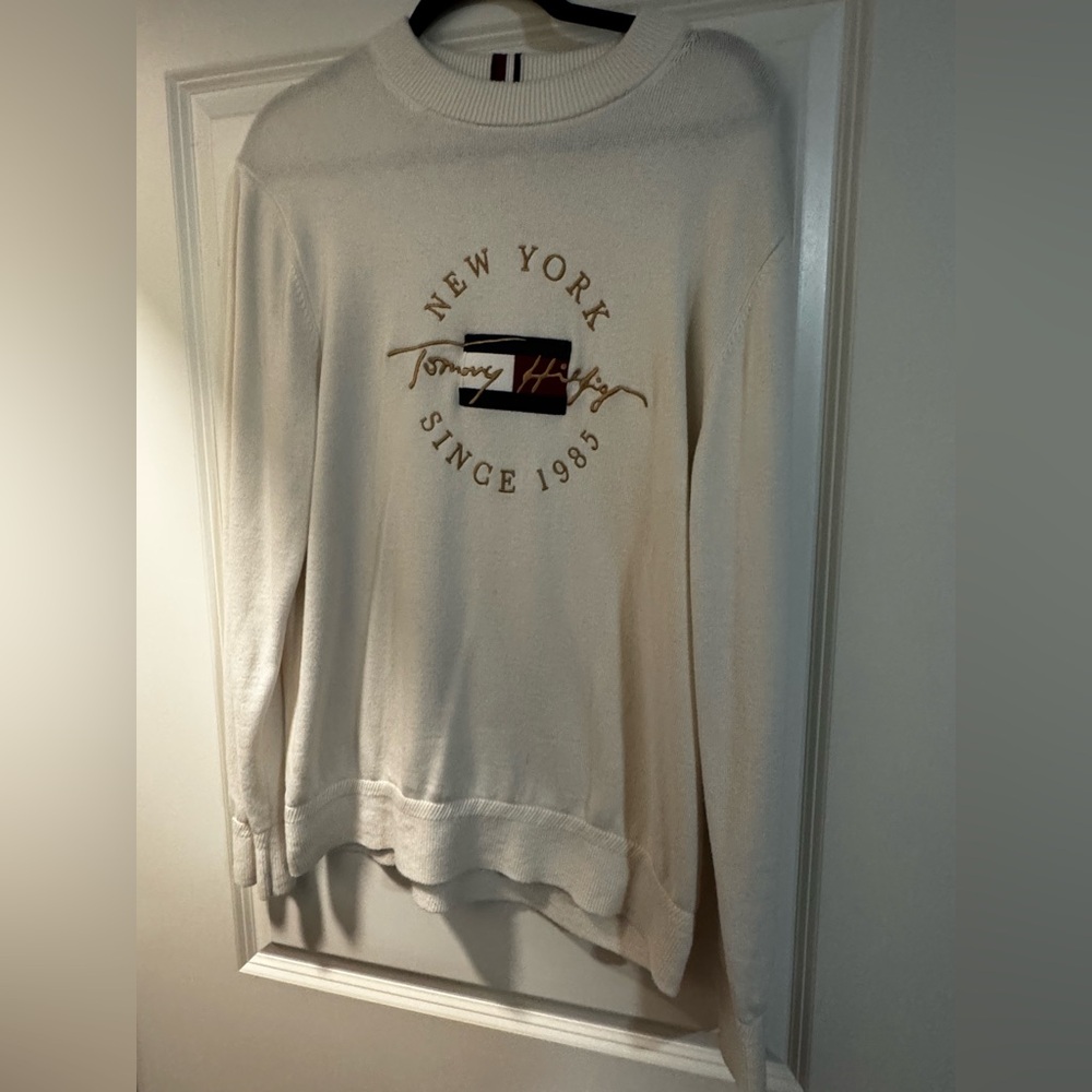 Large Tommy Hilfiger White Sweater with Gold Lettering